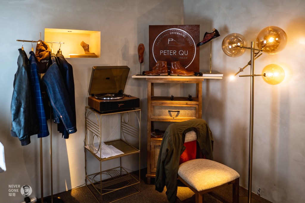 探厂主打马臀皮的全手缝鞋履品牌PETER QU